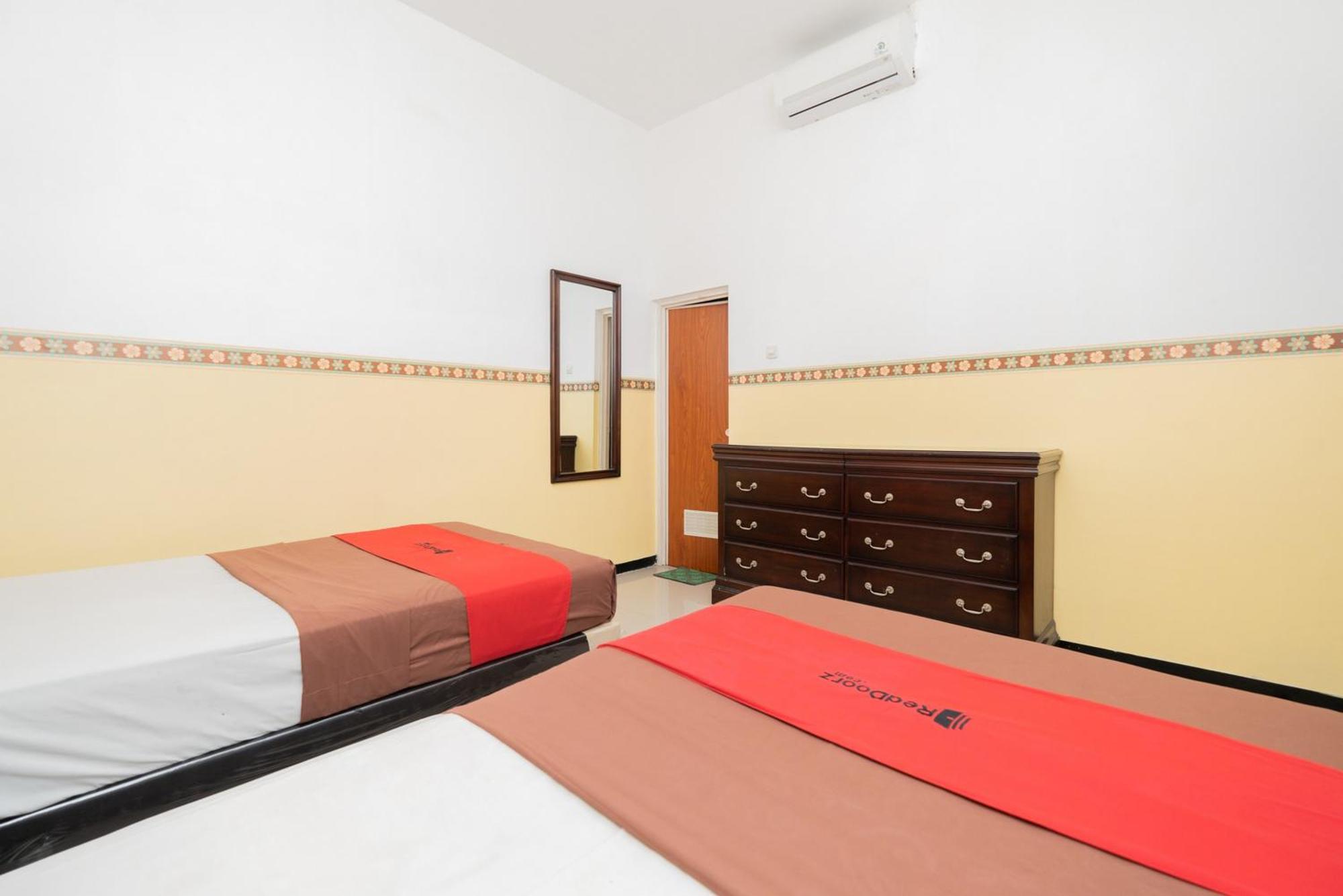 Reddoorz Near Taman Krida Budaya Malang Zewnętrze zdjęcie