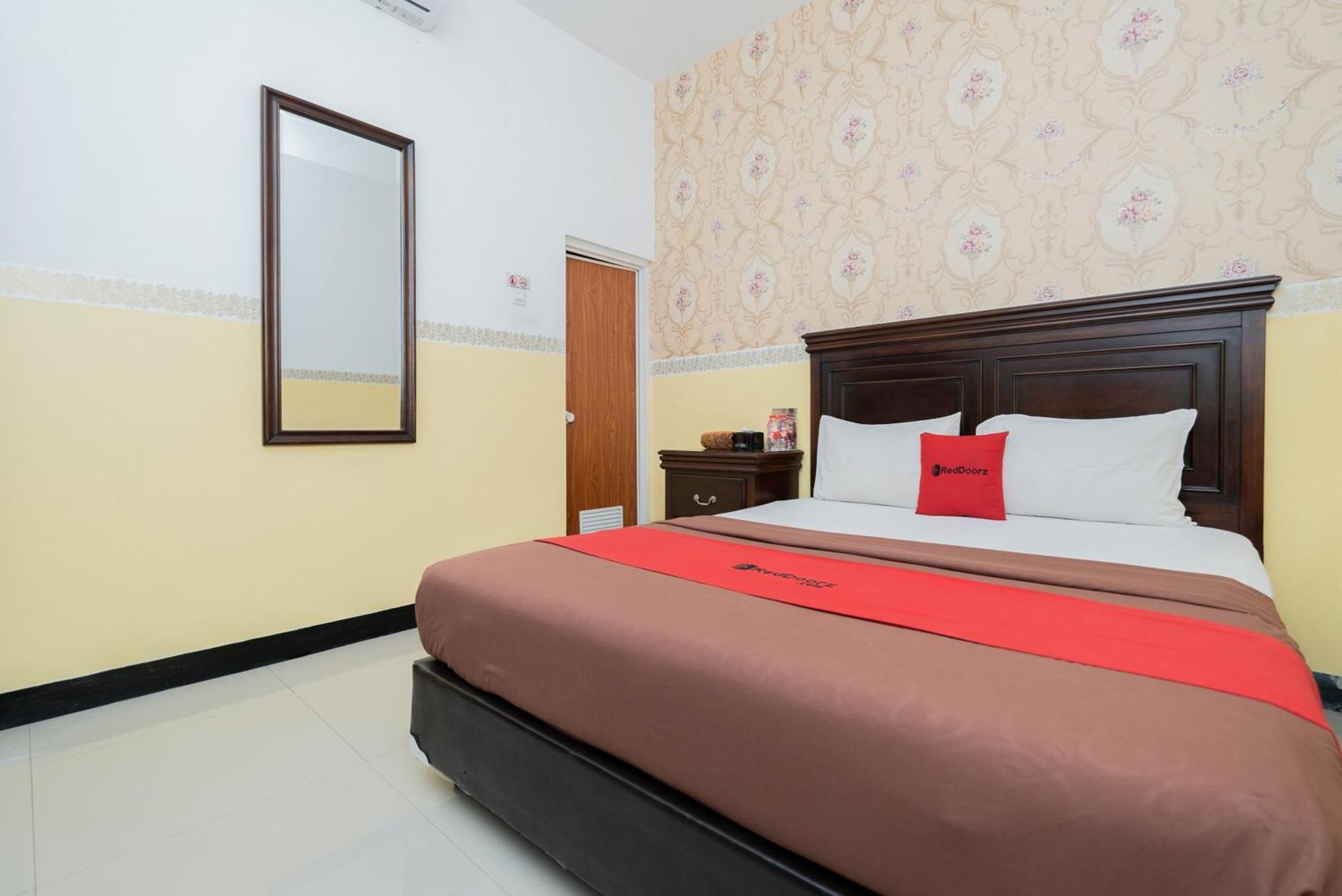 Reddoorz Near Taman Krida Budaya Malang Zewnętrze zdjęcie