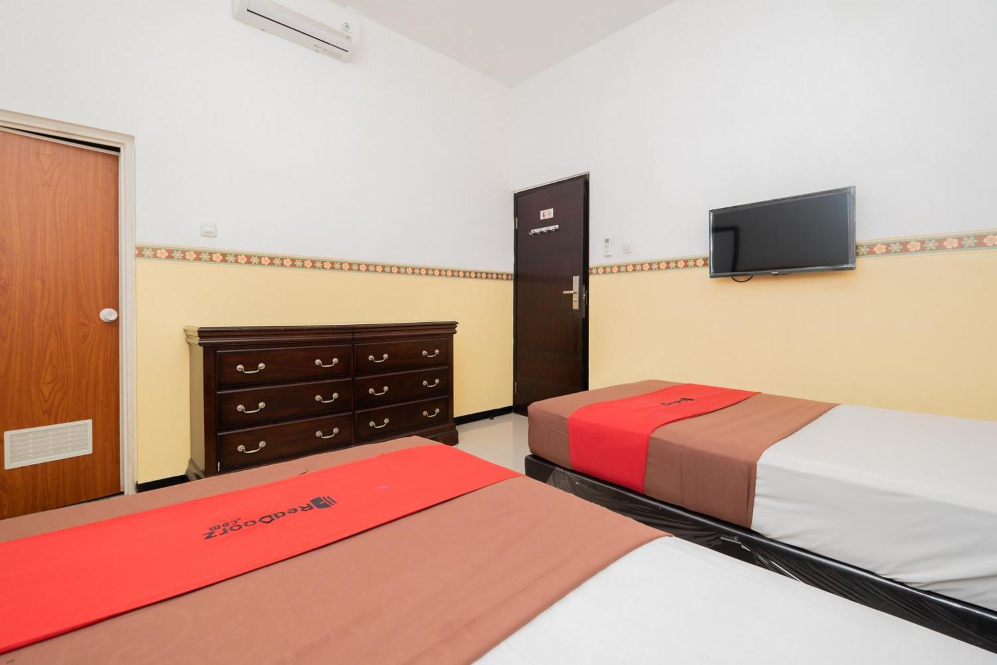 Reddoorz Near Taman Krida Budaya Malang Zewnętrze zdjęcie