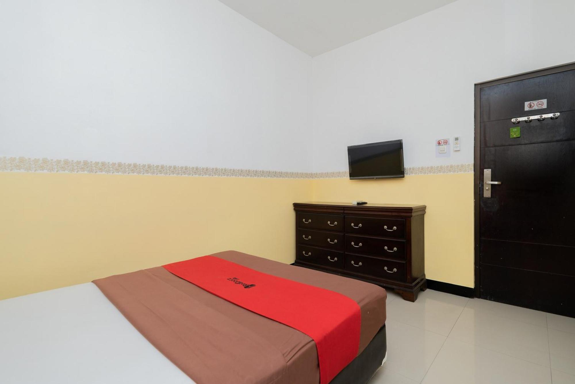 Reddoorz Near Taman Krida Budaya Malang Zewnętrze zdjęcie