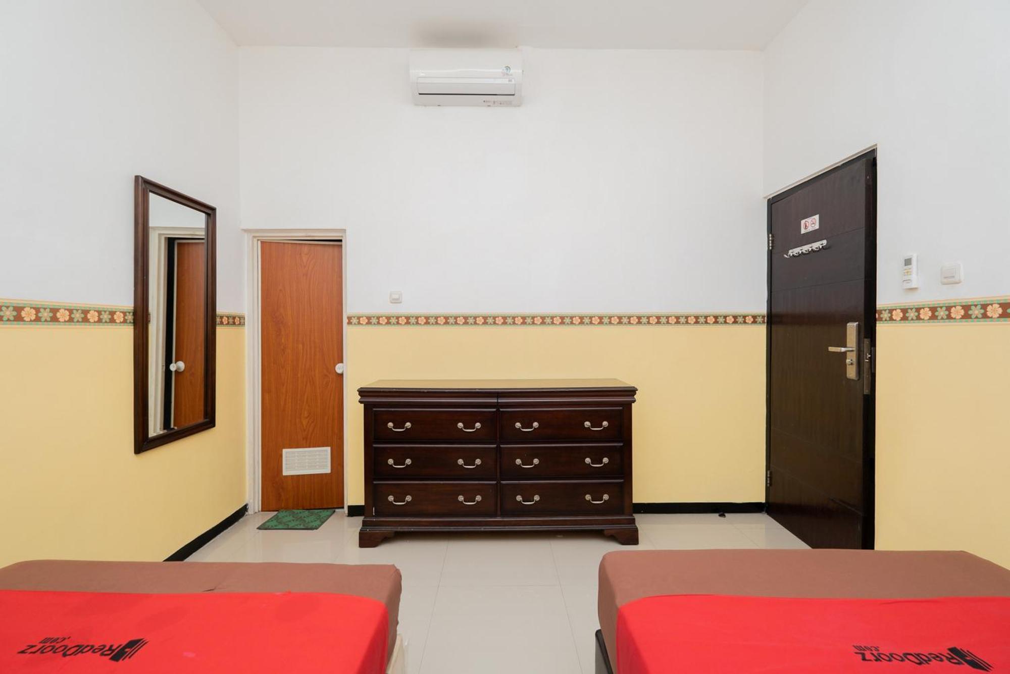 Reddoorz Near Taman Krida Budaya Malang Zewnętrze zdjęcie