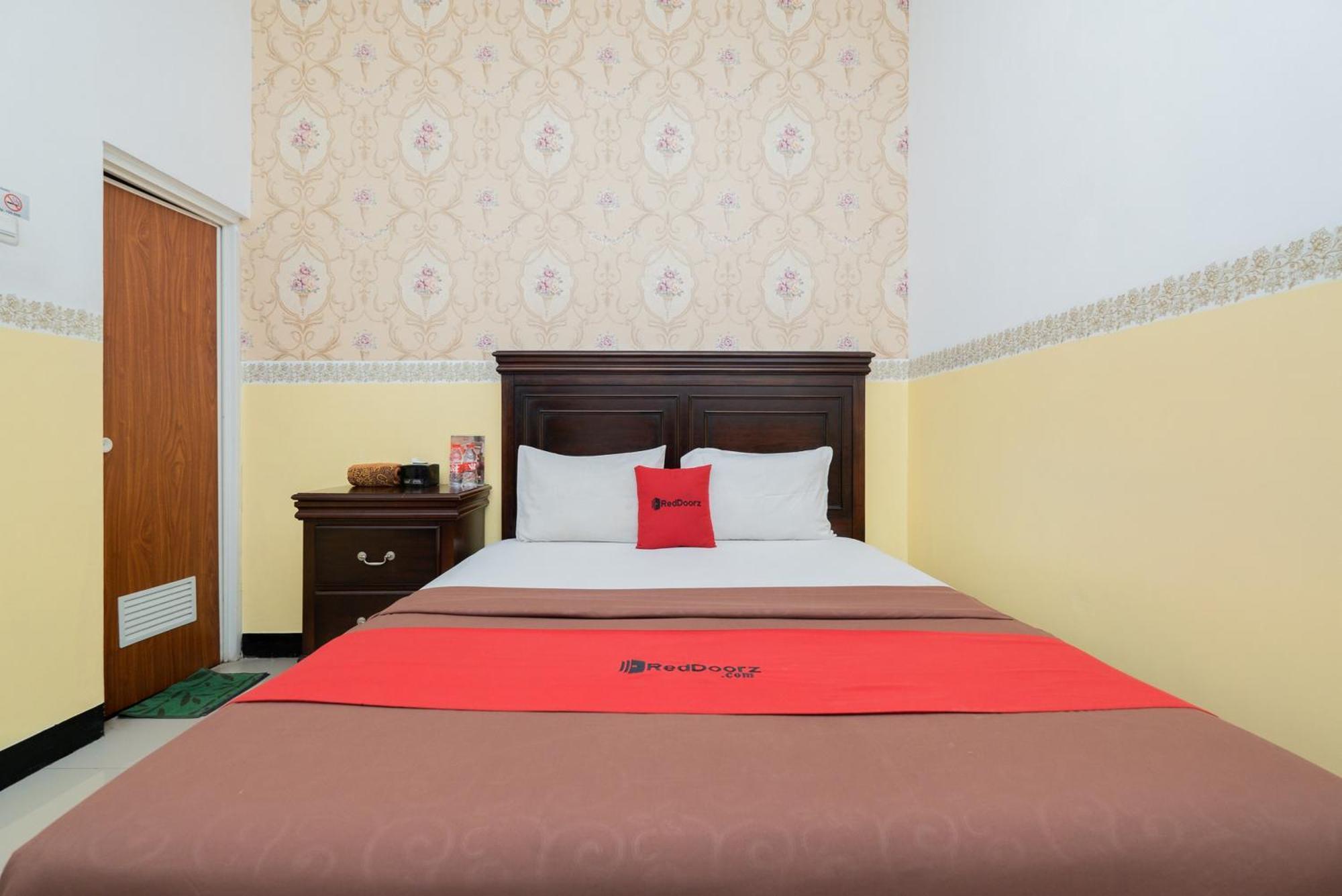 Reddoorz Near Taman Krida Budaya Malang Zewnętrze zdjęcie